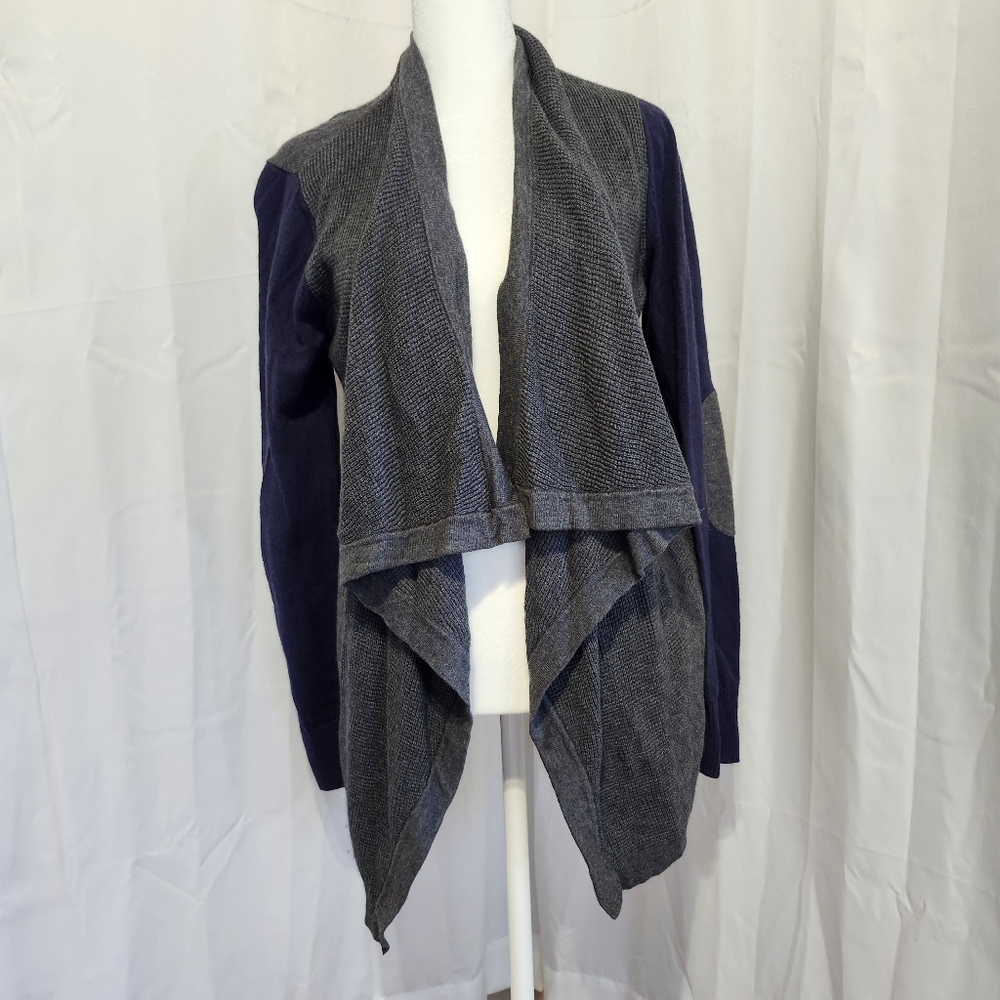 STYLUS Size Medium Gray and Navy Women's Cardigan With Elbow Patch